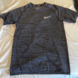 Nike running drifit t